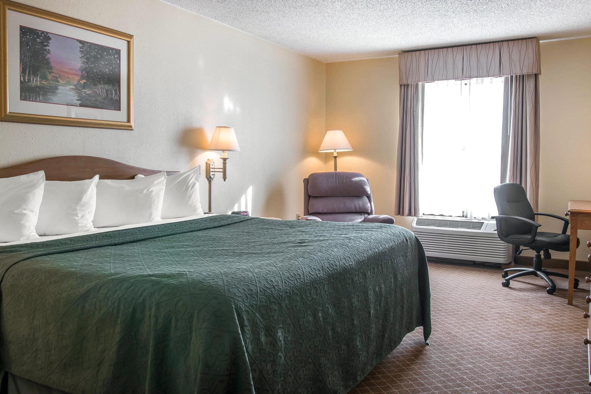 Quality Inn & Suites Monroe Exterior photo