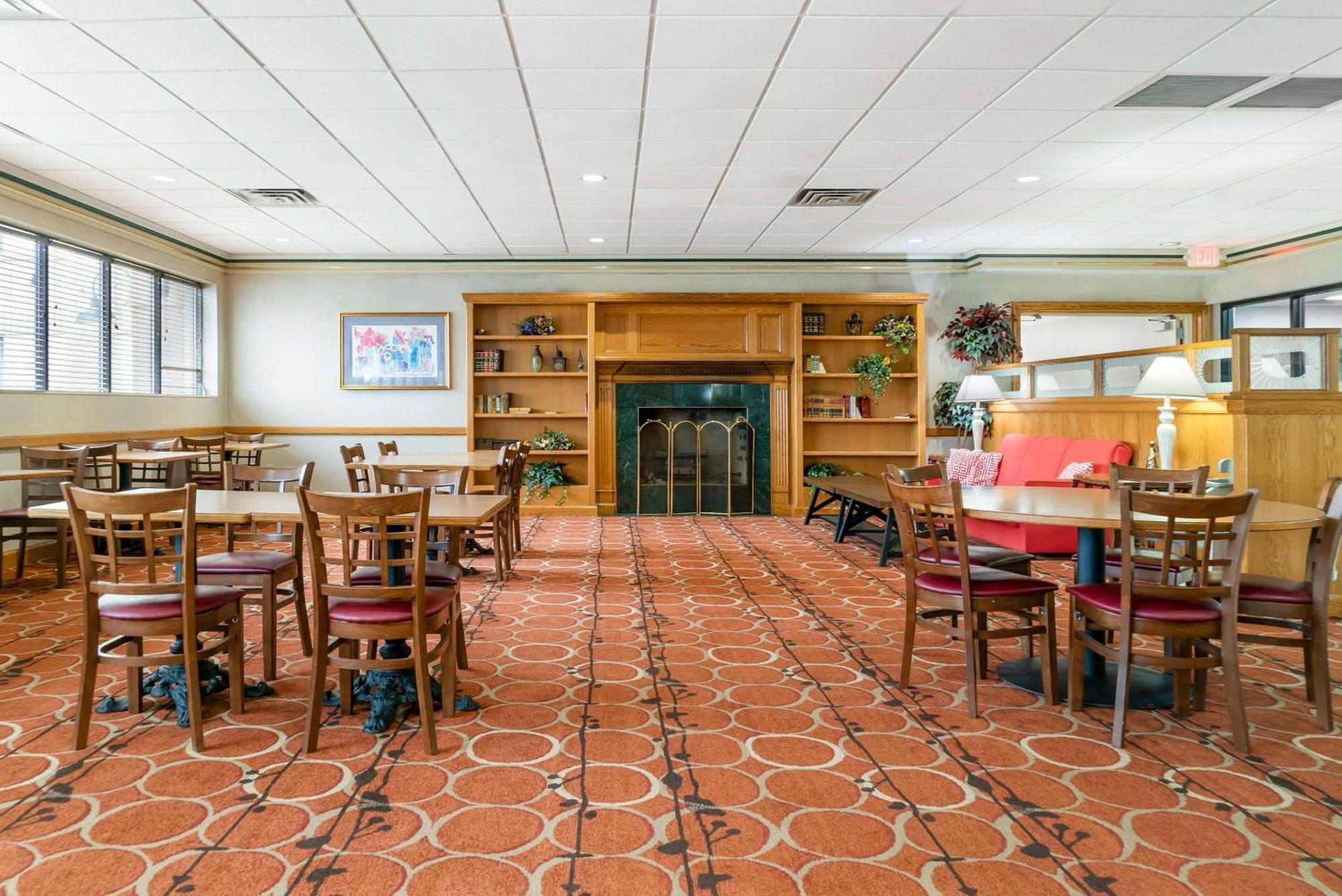 Quality Inn & Suites Monroe Exterior photo